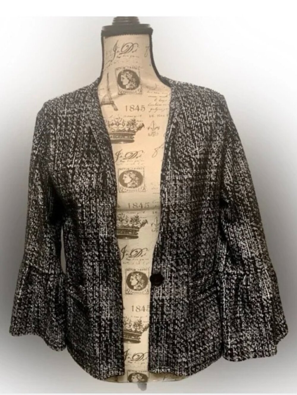 🖤 Elevate Your Elegance with the Veronica M Tweed Blazer in Size Small! 🖤
